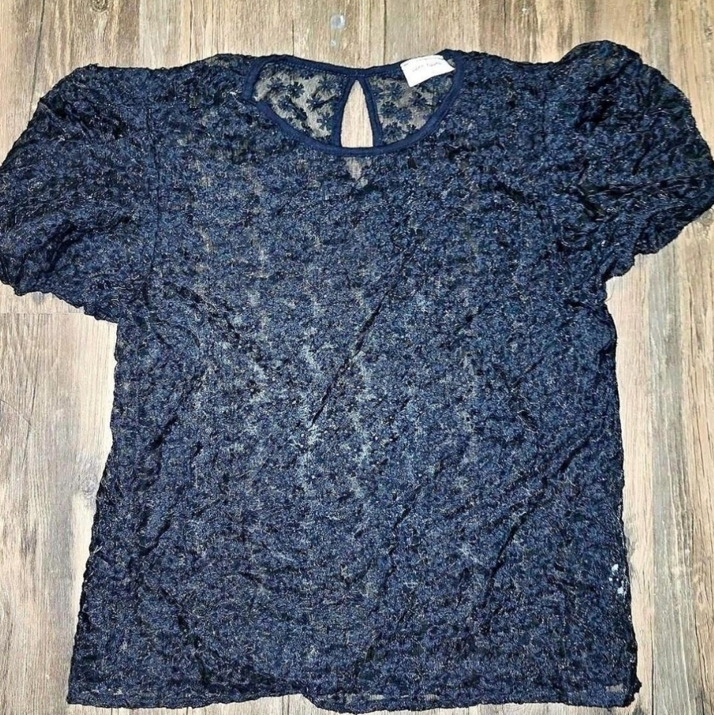 Free Kisses black floral lace sheer short sleeve top size M